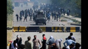 Pakistani citizens protesting against army's political control